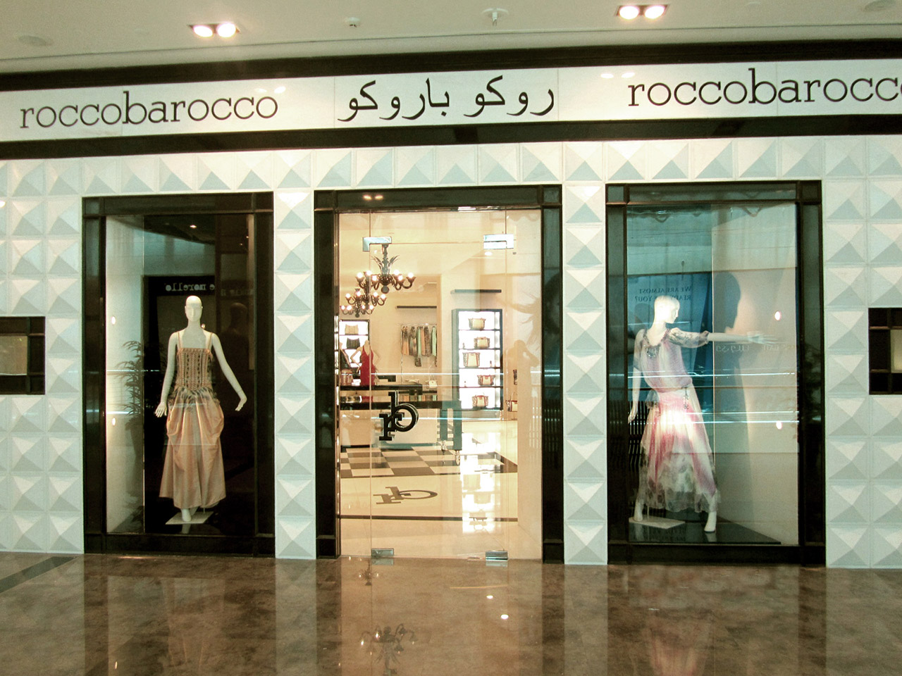 Roccobarocco Shop (Doha – Qatar) 03